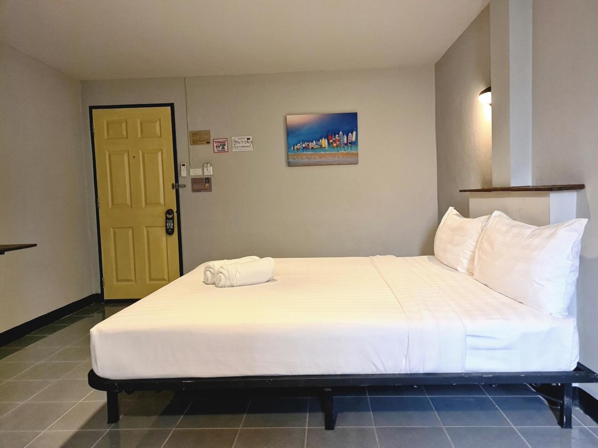 The 8 Factory Hotel Phitsanulok Bagian luar foto